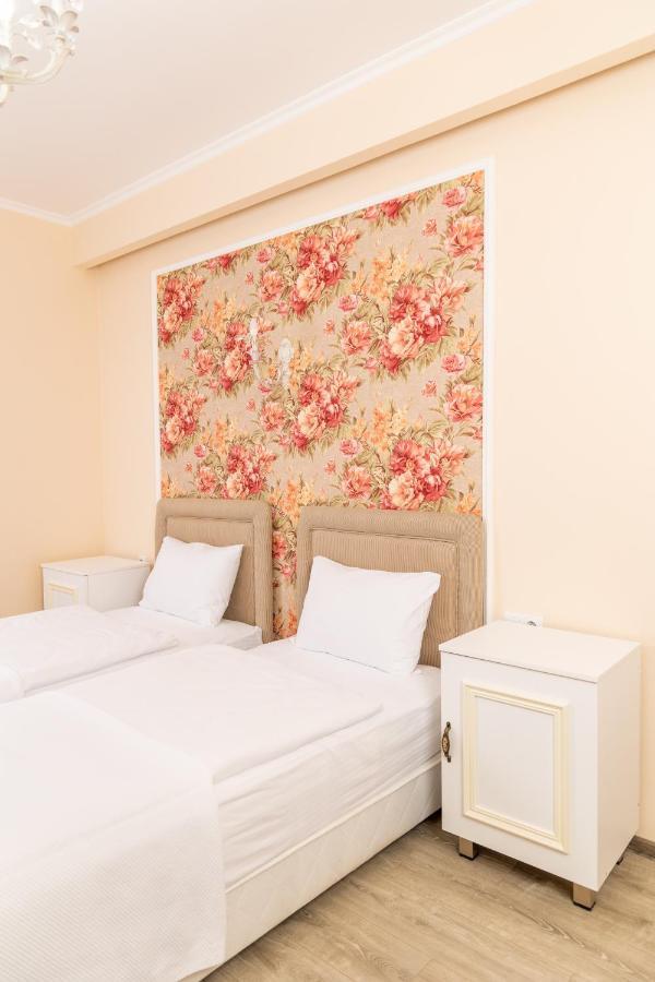 Rose Hotel Vake Tbilisi Exterior photo